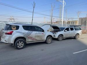 解救因亏电无法启动的皮卡车